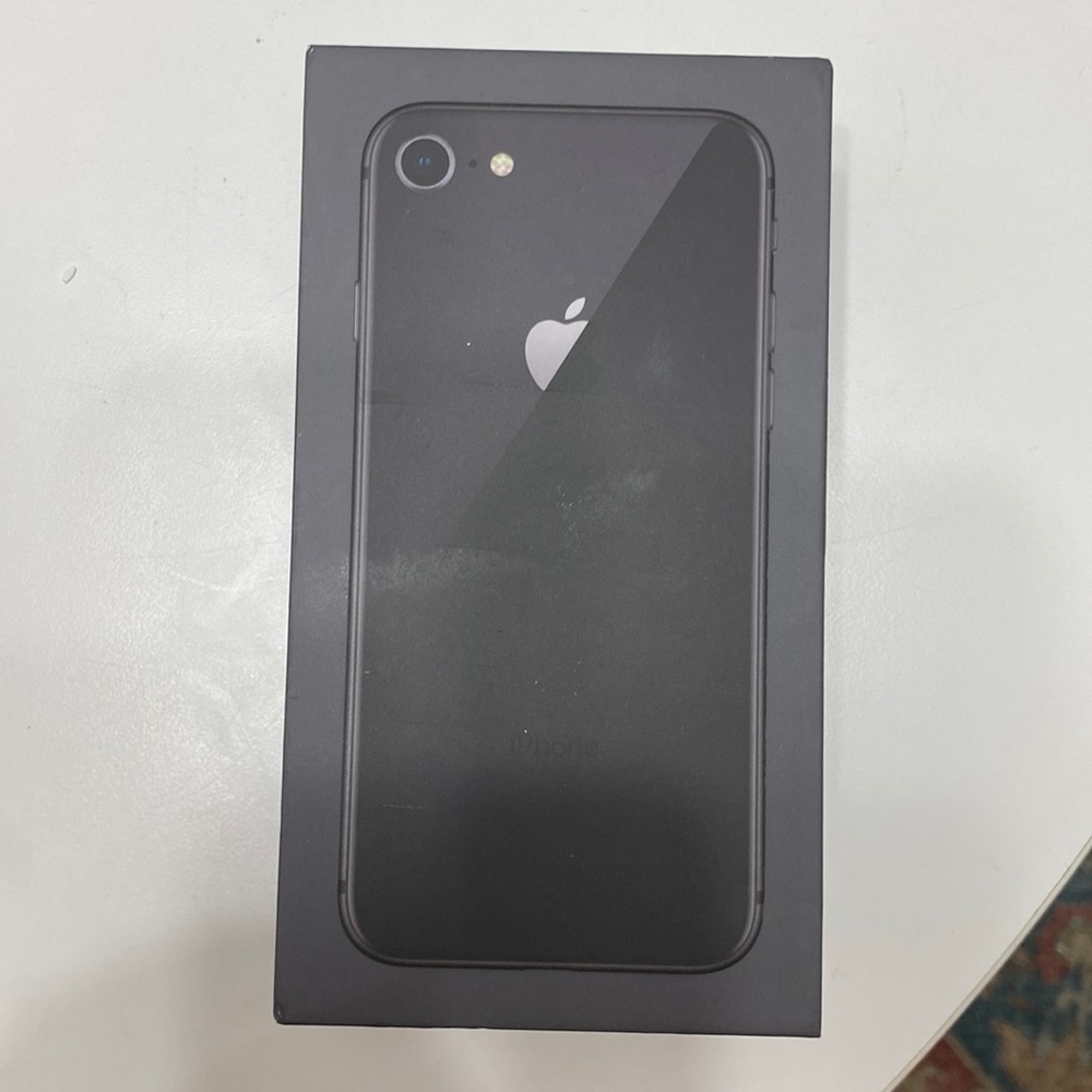 iPhone 8 64 GB phone box